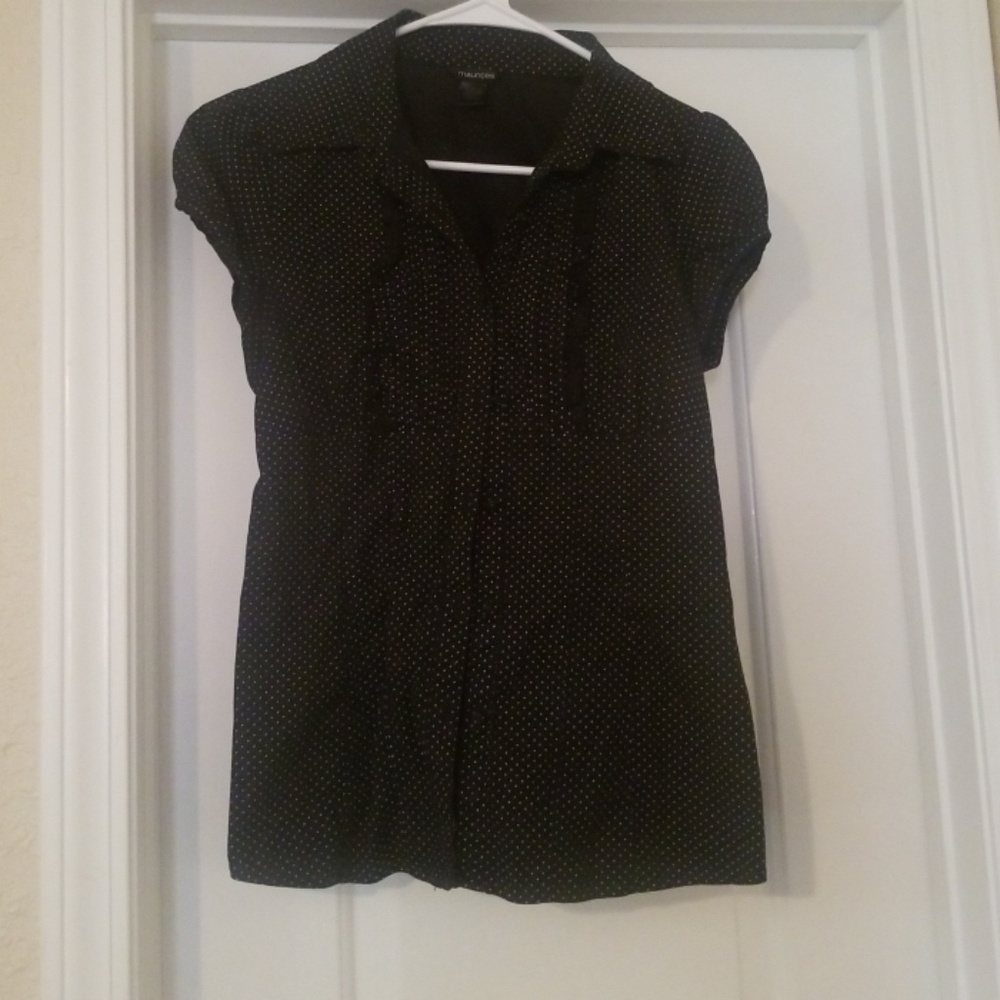 Maurice's Small Polka dot Button Down Top EUC